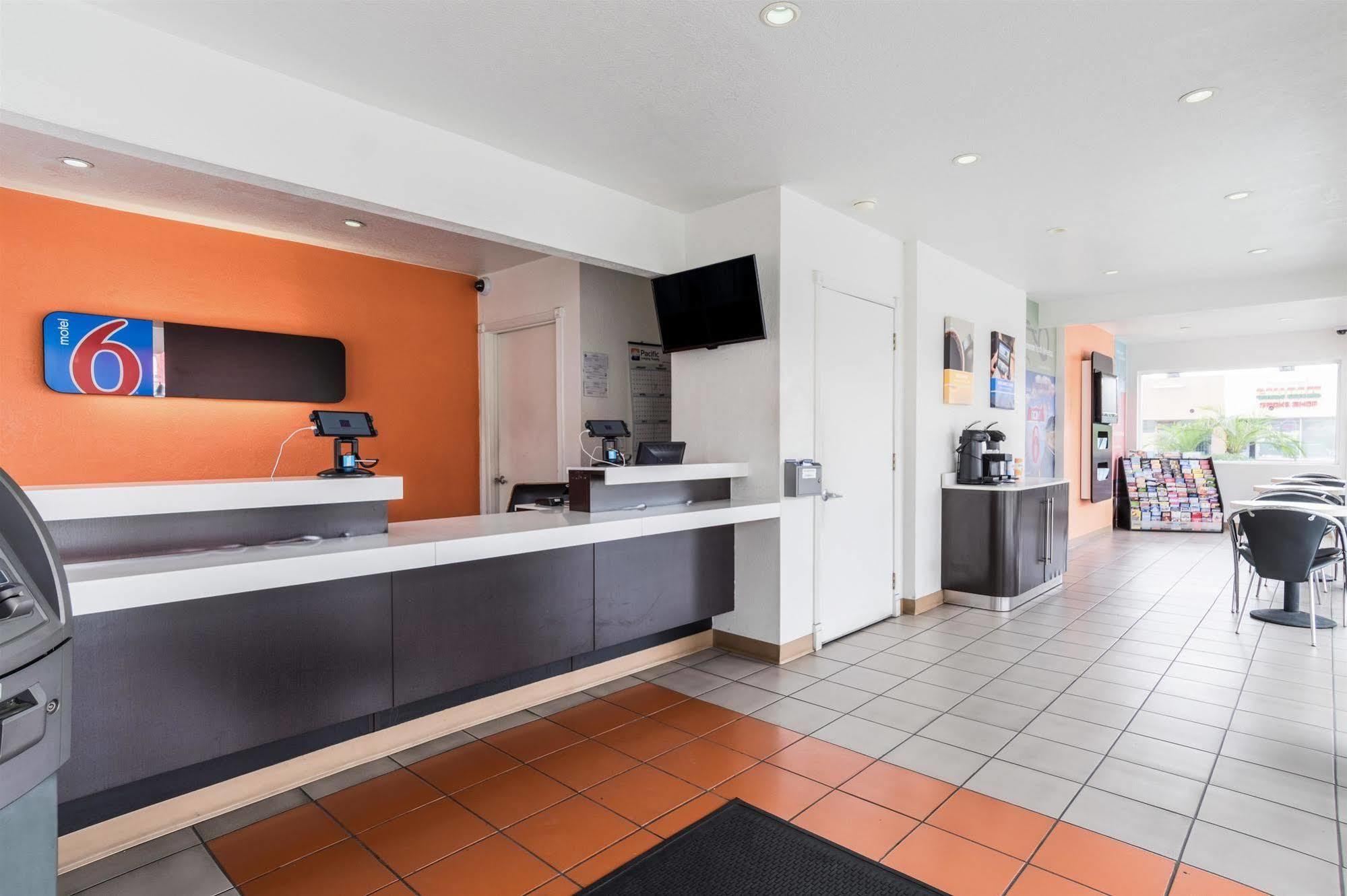 Motel 6-Long Beach, Ca - International City Εξωτερικό φωτογραφία